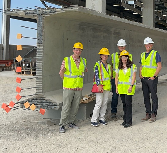 곤자가 로고와 “당신의 목적을 발견하라”라는 문구가 있는 캠퍼스 간판